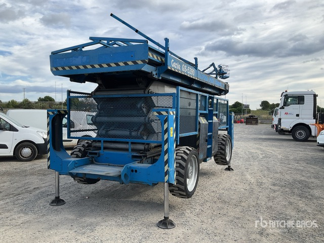 2008 Genie GS-5390RT 4x4 Diesel Scissor Lift - Nacelle ciseaux: photos 3 2008 Genie GS-5390RT 4x4 Diesel Scissor Lift - Nacelle ciseaux: photos 3