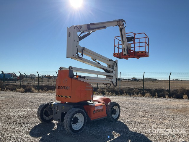 2016 Snorkel A46JE 2WD Diesel Articulating Boom Lift - Nacelle articulée: photos 1 2016 Snorkel A46JE 2WD Diesel Articulating Boom Lift - Nacelle articulée: photos 1