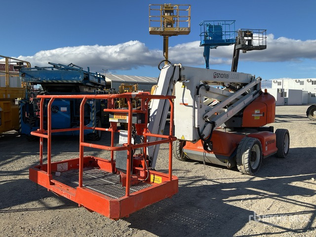 2016 Snorkel A46JE 2WD Electric Articulating Boom Lift - Nacelle articulée: photos 3 2016 Snorkel A46JE 2WD Electric Articulating Boom Lift - Nacelle articulée: photos 3