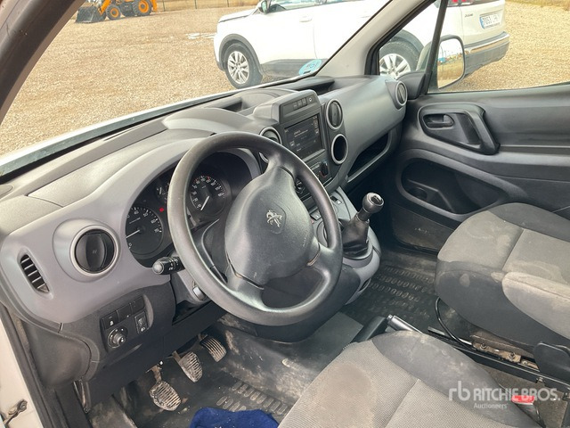 2018 Peugeot Partner BlueHDI L1 Confort Cargo Van - Fourgonnette: photos 4 2018 Peugeot Partner BlueHDI L1 Confort Cargo Van - Fourgonnette: photos 4