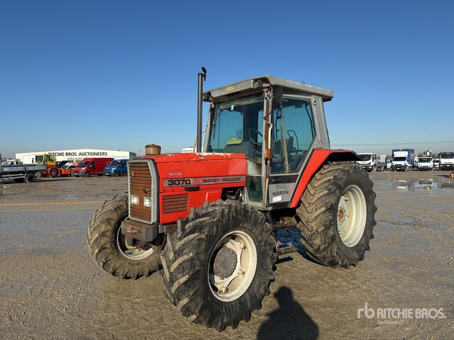 1995 Massey Ferguson 3070 (Inoperable) 4WD Tractor - Tracteur agricole: photos 2 1995 Massey Ferguson 3070 (Inoperable) 4WD Tractor - Tracteur agricole: photos 2