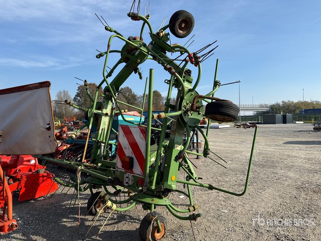 2009 Krone KW 7.82 Hay Rake - Faneuse: photos 1 2009 Krone KW 7.82 Hay Rake - Faneuse: photos 1