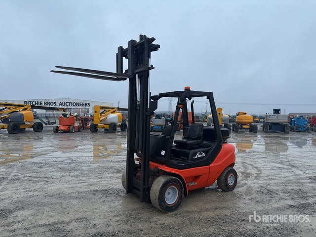 2010 Linde H30 3000 kg Forklift - Chariot élévateur: photos 1 2010 Linde H30 3000 kg Forklift - Chariot élévateur: photos 1