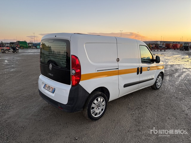 2011 Fiat Doblo Van Truck - Camion fourgon: photos 3 2011 Fiat Doblo Van Truck - Camion fourgon: photos 3