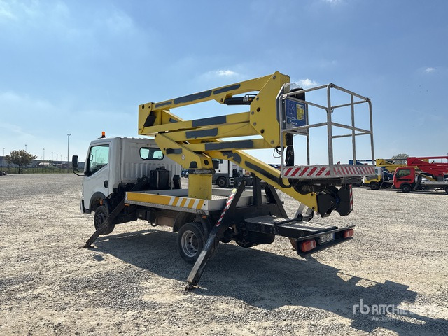 2011 Renault Maxity 2011 Socage DA320 20 m on Bucket Truck - Camion avec nacelle: photos 4 2011 Renault Maxity 2011 Socage DA320 20 m on Bucket Truck - Camion avec nacelle: photos 4