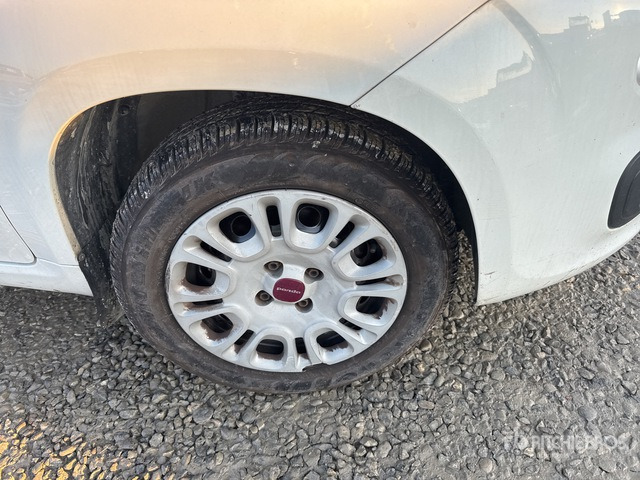 2013 Fiat Panda Automobile - Voiture: photos 4 2013 Fiat Panda Automobile - Voiture: photos 4