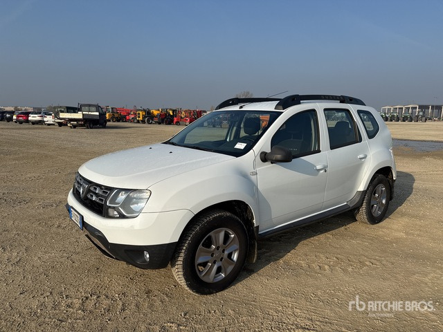 2014 Dacia Duster 4WD SUV - SUV: photos 2 2014 Dacia Duster 4WD SUV - SUV: photos 2
