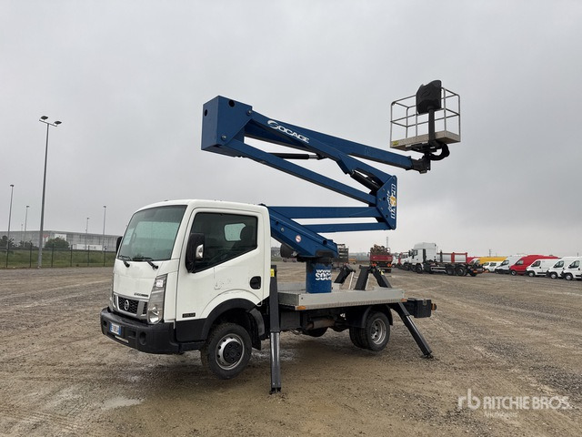 2015 Nissan Cabstar 35.12 2015 Socage DA 320 20 m on Bucket Truck - Camion avec nacelle: photos 2 2015 Nissan Cabstar 35.12 2015 Socage DA 320 20 m on Bucket Truck - Camion avec nacelle: photos 2