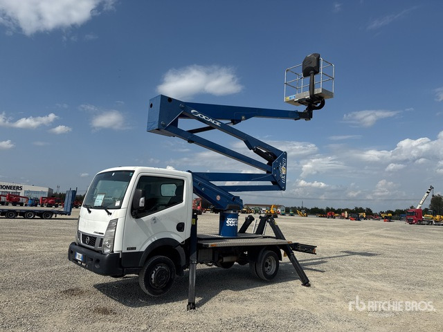 2015 Nissan Cabstar 35.12 2015 Socage DA320 20 m on Bucket Truck - Camion avec nacelle: photos 2 2015 Nissan Cabstar 35.12 2015 Socage DA320 20 m on Bucket Truck - Camion avec nacelle: photos 2
