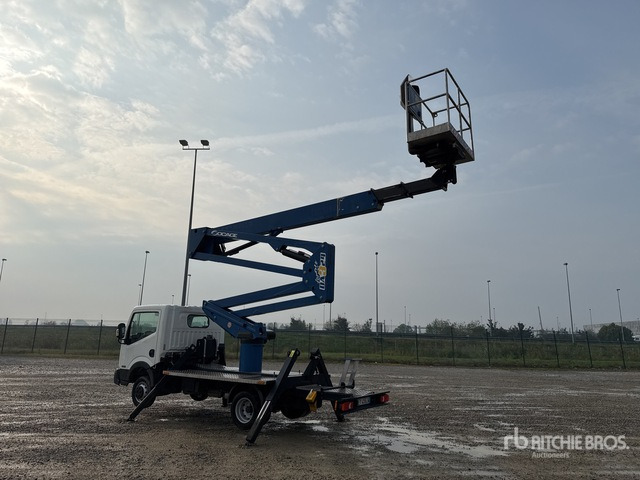 2015 Nissan Cabstar 35.12 2015 Socage DA324 24 m on Bucket Truck - Camion avec nacelle: photos 3 2015 Nissan Cabstar 35.12 2015 Socage DA324 24 m on Bucket Truck - Camion avec nacelle: photos 3