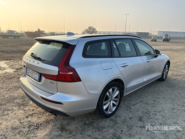 2021 Volvo V60 SW B4 D AUTOM. MOMENTUM BUSINESS Station Wagon - Voiture break: photos 4 2021 Volvo V60 SW B4 D AUTOM. MOMENTUM BUSINESS Station Wagon - Voiture break: photos 4