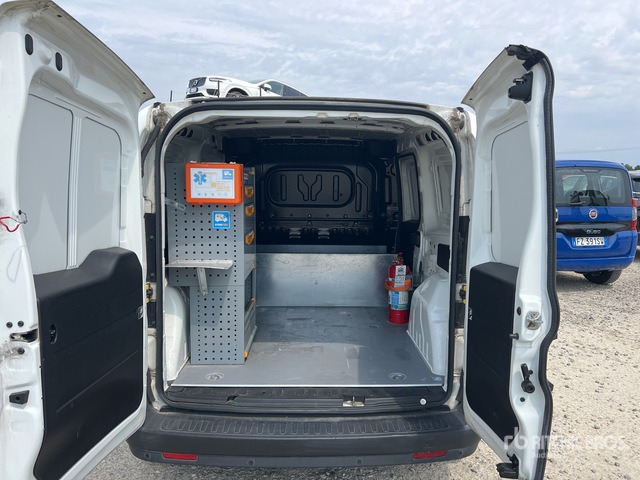 Fiat Doblo Cargo Van Truck - Fourgon utilitaire: photos 5 Fiat Doblo Cargo Van Truck - Fourgon utilitaire: photos 5