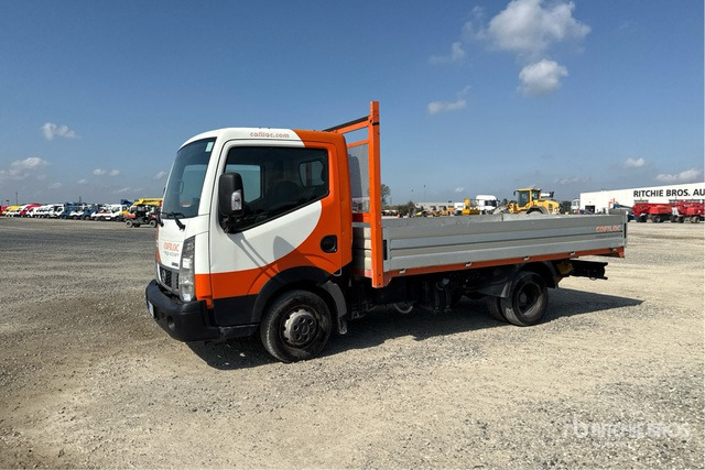 Nissan Cabstar NT400 Autocarro cassone fisso - Camion plateau: photos 1 Nissan Cabstar NT400 Autocarro cassone fisso - Camion plateau: photos 1