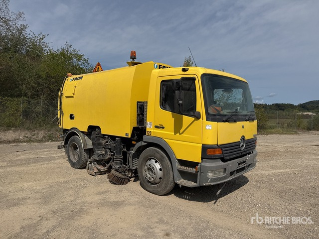 2002 Mercedes-Benz Atego 2001 Faun VIAJET 6 R/L on Balayeuse Sweeper Truck - Balayeuse de voirie: photos 2 2002 Mercedes-Benz Atego 2001 Faun VIAJET 6 R/L on Balayeuse Sweeper Truck - Balayeuse de voirie: photos 2