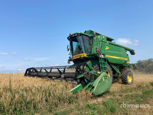 2004 John Deere 9660 WTS Hillmaster II with header and header trailer ... Combine Harvester - Broyeur/ Épareuse: photos 2 2004 John Deere 9660 WTS Hillmaster II with header and header trailer ... Combine Harvester - Broyeur/ Épareuse: photos 2