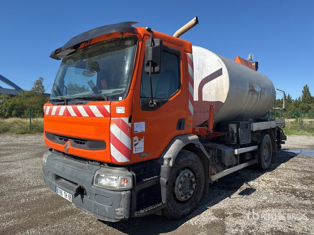 2004 RVI Lander 320 2004 Rincheval on 4x2 Repandeus ... Asphalt Distributor Truck - Répandeuse: photos 2 2004 RVI Lander 320 2004 Rincheval on 4x2 Repandeus ... Asphalt Distributor Truck - Répandeuse: photos 2