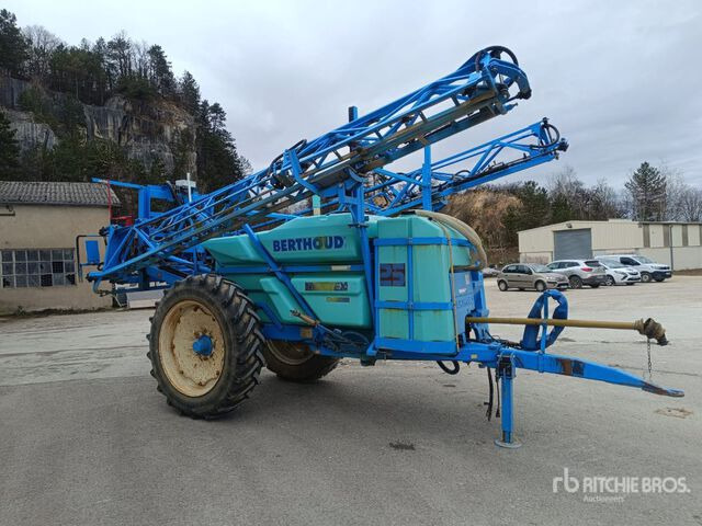 2005 Berthoud Racer 25 20 m S/A Pull-Type Sprayer - Pulvérisateur traîné: photos 1 2005 Berthoud Racer 25 20 m S/A Pull-Type Sprayer - Pulvérisateur traîné: photos 1