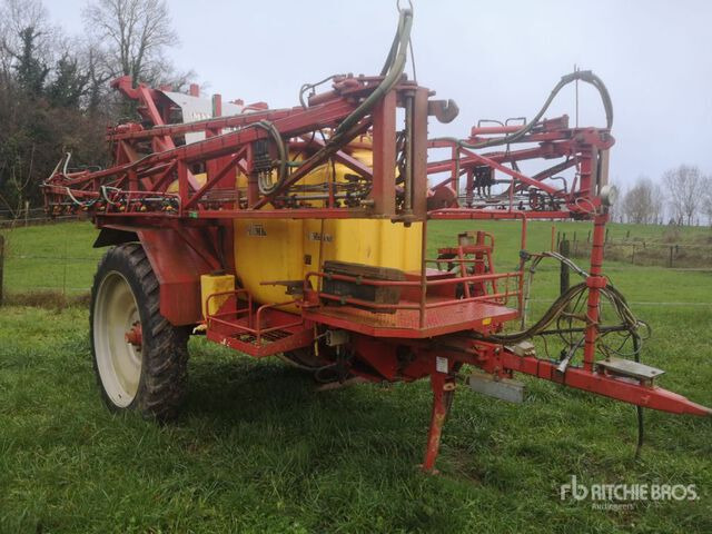 2005 Beyne PLK3500 30 m S/A Pulverisateur traine Pull-Type Sprayer - Pulvérisateur traîné: photos 1 2005 Beyne PLK3500 30 m S/A Pulverisateur traine Pull-Type Sprayer - Pulvérisateur traîné: photos 1