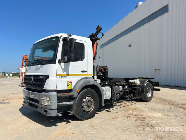 2006 Mercedes-Benz Axor 1823 4x2 Chassis Cabine 4x2 Cab and Chassis - Châssis cabine, Camion grue: photos 1 2006 Mercedes-Benz Axor 1823 4x2 Chassis Cabine 4x2 Cab and Chassis - Châssis cabine, Camion grue: photos 1