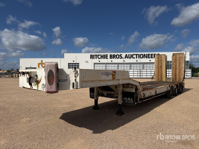 2007 Castera 3SS34T Tri/A Semi-Remorque Porte-Engin ... Lowboy Trailer - Semi-remorque surbaissé: photos 1 2007 Castera 3SS34T Tri/A Semi-Remorque Porte-Engin ... Lowboy Trailer - Semi-remorque surbaissé: photos 1