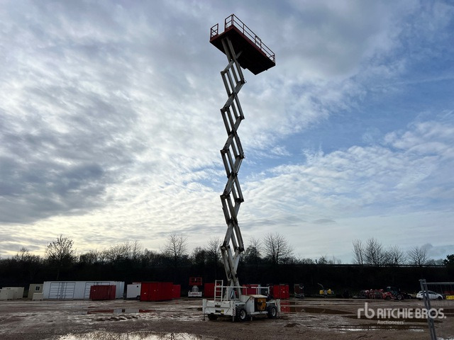 2007 Holland Lift B-195DL25 4x4 Diesel Nacelle Ciseau Scissor Lift - Nacelle ciseaux: photos 2 2007 Holland Lift B-195DL25 4x4 Diesel Nacelle Ciseau Scissor Lift - Nacelle ciseaux: photos 2
