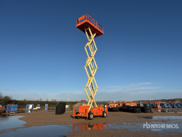 2007 JLG 4394RT 4x4 Diesel Nacelle Ciseau Scissor Lift - Nacelle ciseaux: photos 2 2007 JLG 4394RT 4x4 Diesel Nacelle Ciseau Scissor Lift - Nacelle ciseaux: photos 2