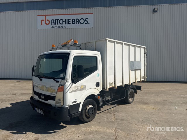 2007 Nissan Cabstar 35.11 4x2 Camion Benne Dump Truck: Light Duty - Camion benne: photos 1 2007 Nissan Cabstar 35.11 4x2 Camion Benne Dump Truck: Light Duty - Camion benne: photos 1