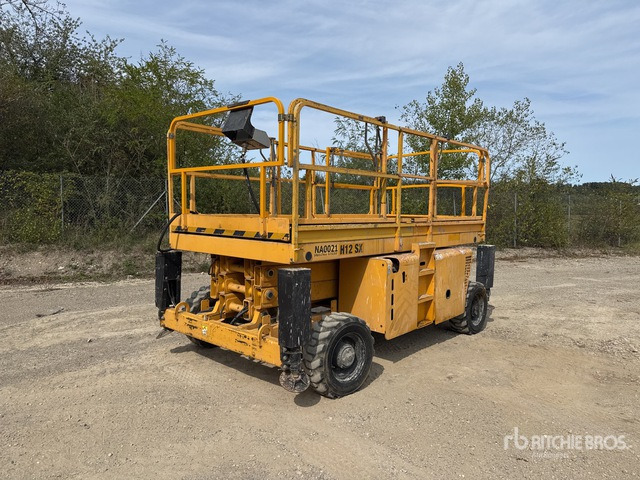 2008 Haulotte H12SX 4x4 Diesel Nacelle Ciseau Scissor Lift - Nacelle ciseaux: photos 2 2008 Haulotte H12SX 4x4 Diesel Nacelle Ciseau Scissor Lift - Nacelle ciseaux: photos 2