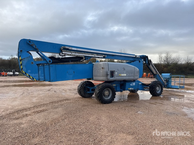 2010 Genie Z-135 4WD Diesel Articulating Boom Lift - Nacelle articulée: photos 1 2010 Genie Z-135 4WD Diesel Articulating Boom Lift - Nacelle articulée: photos 1