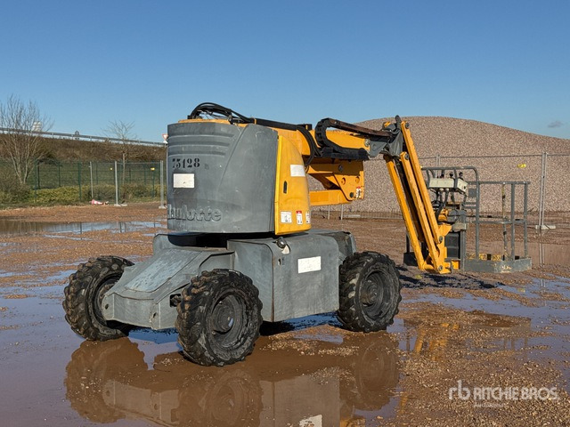 2011 Haulotte HA120PX 4WD Diesel Nacelle Articulee 10.4 m Articulating Boom Lift - Nacelle articulée: photos 1 2011 Haulotte HA120PX 4WD Diesel Nacelle Articulee 10.4 m Articulating Boom Lift - Nacelle articulée: photos 1