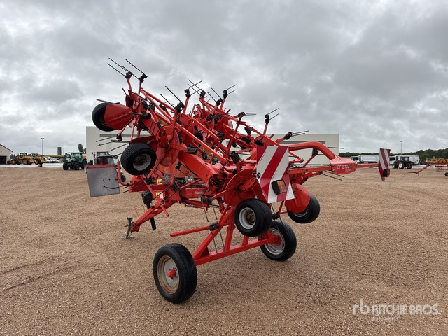 2011 Kuhn GF8702T 8.7 m 3-Point 8 Rotor Faneuse Hay Tedder - Faneuse: photos 4 2011 Kuhn GF8702T 8.7 m 3-Point 8 Rotor Faneuse Hay Tedder - Faneuse: photos 4