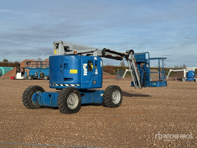 2012 Genie Z34/22 4WD Diesel Nacelle Articulee Articulating Boom Lift - Nacelle articulée: photos 2 2012 Genie Z34/22 4WD Diesel Nacelle Articulee Articulating Boom Lift - Nacelle articulée: photos 2