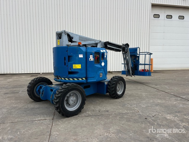 2012 Genie Z34/22 4WD Diesel Nacelle Articulee Articulating Boom Lift - Nacelle articulée: photos 2 2012 Genie Z34/22 4WD Diesel Nacelle Articulee Articulating Boom Lift - Nacelle articulée: photos 2