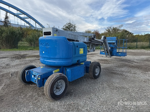 2012 Genie Z45/25 2WD Electric Nacelle Articulee ... Articulating Boom Lift - Nacelle articulée: photos 1 2012 Genie Z45/25 2WD Electric Nacelle Articulee ... Articulating Boom Lift - Nacelle articulée: photos 1