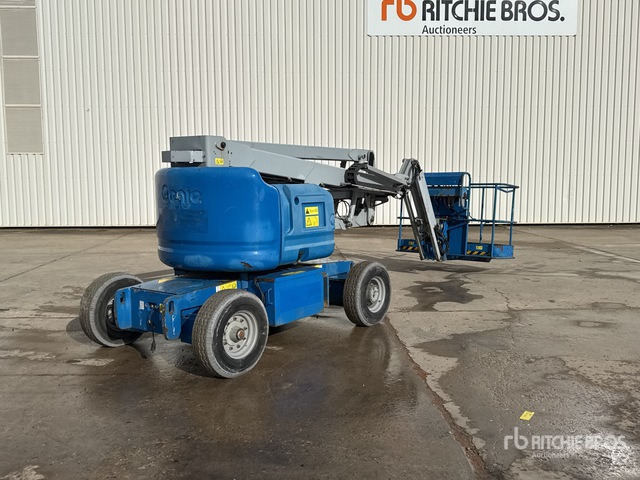 2012 Genie Z45/25J 2WD Electric Nacelle Articulee ... Articulating Boom Lift - Nacelle articulée: photos 1 2012 Genie Z45/25J 2WD Electric Nacelle Articulee ... Articulating Boom Lift - Nacelle articulée: photos 1