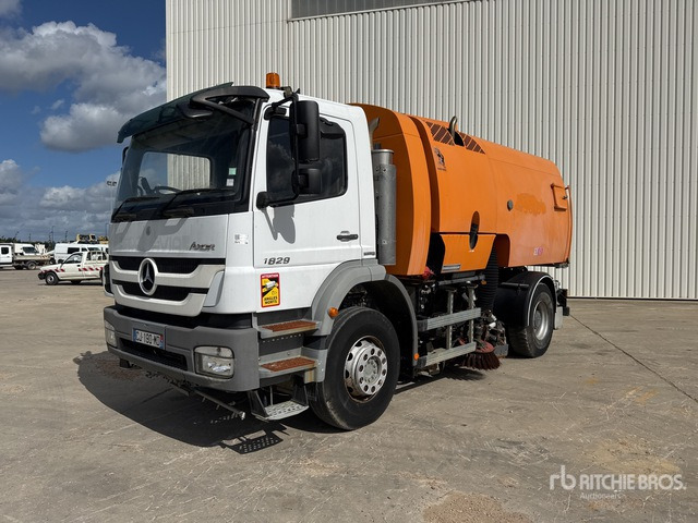 2012 Mercedes-Benz AXOR 1829 Eurovoirie on Balayeuse Sweeper Truck - Balayeuse de voirie: photos 2 2012 Mercedes-Benz AXOR 1829 Eurovoirie on Balayeuse Sweeper Truck - Balayeuse de voirie: photos 2