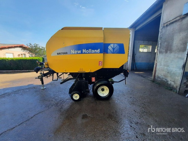 2013 New Holland BR7060 Presse A Bale Ronde Round Baler - Presse à balles rondes: photos 2 2013 New Holland BR7060 Presse A Bale Ronde Round Baler - Presse à balles rondes: photos 2