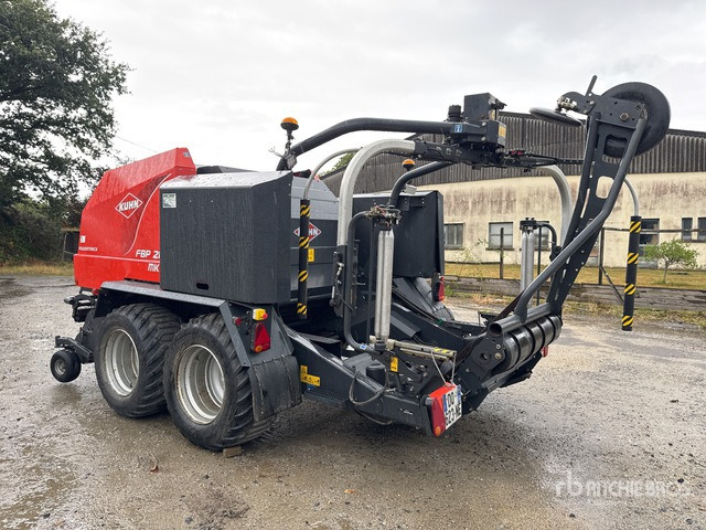 2015 Kuhn FBP 2135 MKII PowerTrack Enrubanneuse T/A Combination Baler Wrapper - Presse à balles rondes: photos 3 2015 Kuhn FBP 2135 MKII PowerTrack Enrubanneuse T/A Combination Baler Wrapper - Presse à balles rondes: photos 3