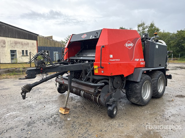 2015 Kuhn FBP 2135 MKII PowerTrack Enrubanneuse T/A Combination Baler Wrapper - Presse à balles rondes: photos 1 2015 Kuhn FBP 2135 MKII PowerTrack Enrubanneuse T/A Combination Baler Wrapper - Presse à balles rondes: photos 1