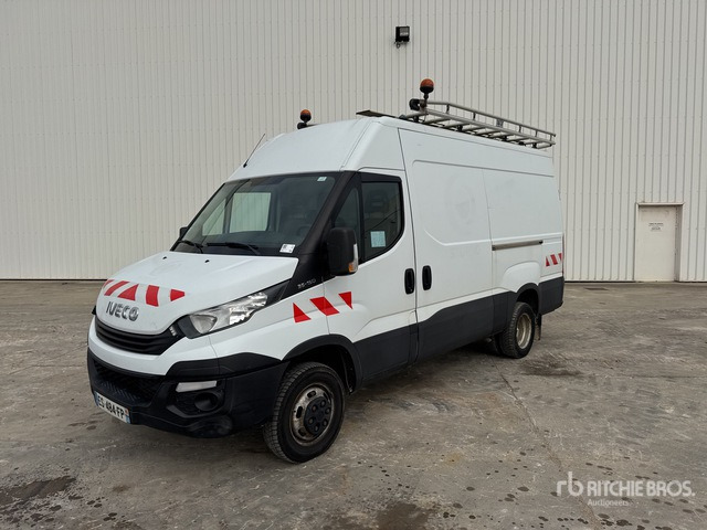 2017 Iveco 35-150 Vehicule Utilitaire Cargo Van - Fourgon utilitaire: photos 1 2017 Iveco 35-150 Vehicule Utilitaire Cargo Van - Fourgon utilitaire: photos 1