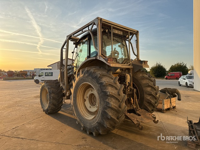 2017 Valtra T174 (Inoperable) 4WD Tractor - Tracteur agricole: photos 3 2017 Valtra T174 (Inoperable) 4WD Tractor - Tracteur agricole: photos 3