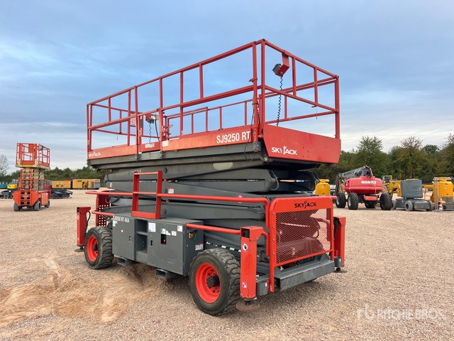 2018 Skyjack SJ9250 RT 4x4 Nacelle Ciseaux Scissor Lift - Nacelle ciseaux: photos 3 2018 Skyjack SJ9250 RT 4x4 Nacelle Ciseaux Scissor Lift - Nacelle ciseaux: photos 3