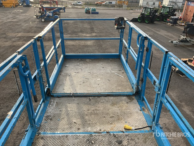 2010 Genie GS5390 4x4 Diesel Scissor Lift - Nacelle ciseaux: photos 5 2010 Genie GS5390 4x4 Diesel Scissor Lift - Nacelle ciseaux: photos 5