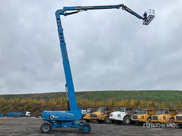 2010 Genie Z135/70 4WD Diesel Articulating Boom Lift - Nacelle articulée: photos 1 2010 Genie Z135/70 4WD Diesel Articulating Boom Lift - Nacelle articulée: photos 1