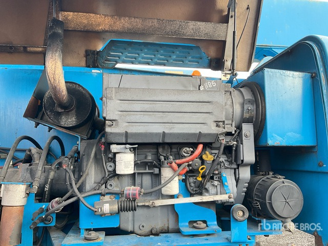 2010 Genie Z135/70 4WD Diesel Articulating Boom Lift - Nacelle articulée: photos 3 2010 Genie Z135/70 4WD Diesel Articulating Boom Lift - Nacelle articulée: photos 3