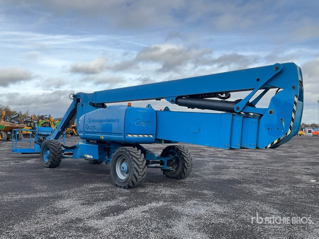 2010 Genie Z135/70 4WD Diesel Articulating Boom Lift - Nacelle articulée: photos 4 2010 Genie Z135/70 4WD Diesel Articulating Boom Lift - Nacelle articulée: photos 4