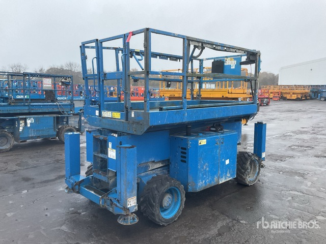 2015 Genie GS3369RT 4x4 Diesel Scissor Lift - Nacelle ciseaux: photos 4 2015 Genie GS3369RT 4x4 Diesel Scissor Lift - Nacelle ciseaux: photos 4