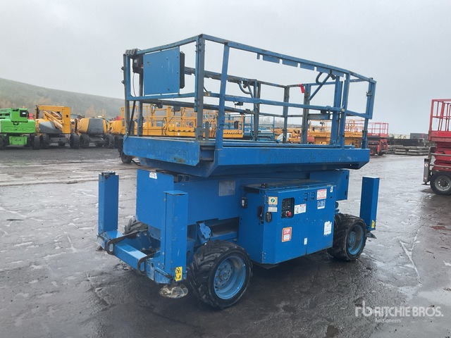 2015 Genie GS3369RT 4x4 Diesel Scissor Lift - Nacelle ciseaux: photos 2 2015 Genie GS3369RT 4x4 Diesel Scissor Lift - Nacelle ciseaux: photos 2