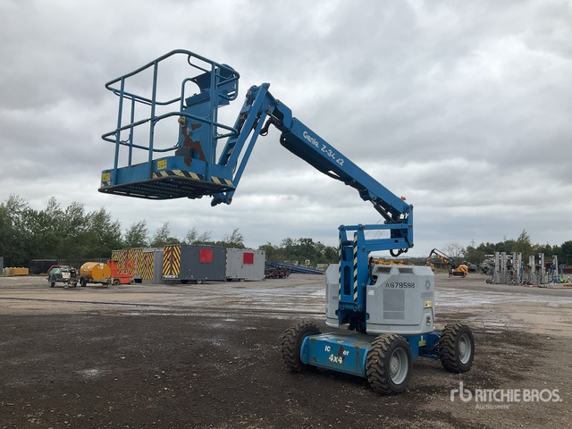 2015 Genie Z34/22 4WD Diesel Articulating Boom Lift - Nacelle articulée: photos 2 2015 Genie Z34/22 4WD Diesel Articulating Boom Lift - Nacelle articulée: photos 2