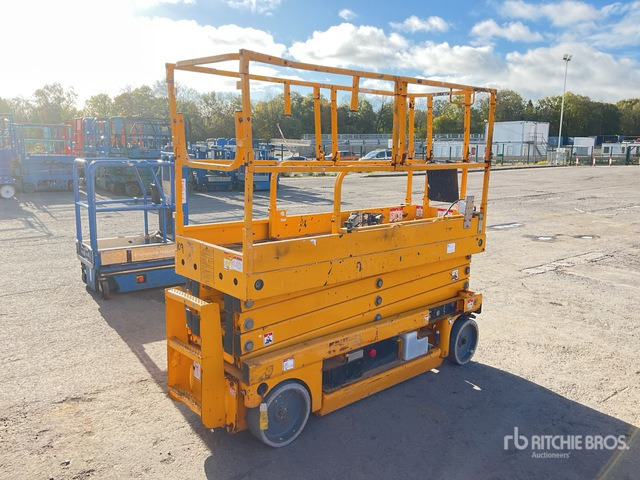 2015 Haulotte Compact 10N Electric Scissor Lift - Nacelle ciseaux: photos 3 2015 Haulotte Compact 10N Electric Scissor Lift - Nacelle ciseaux: photos 3